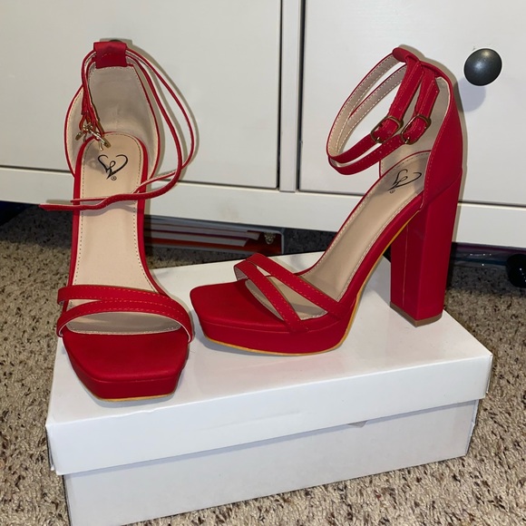 Windsor Heels - Picture 2 of 4